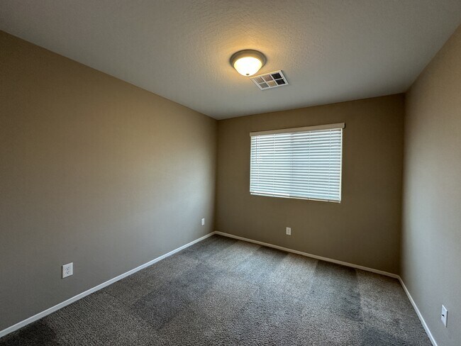 Building Photo - 8728 Giant Causeway Ave