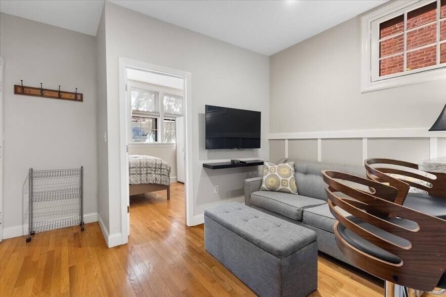 Building Photo - 80 West Cedar St