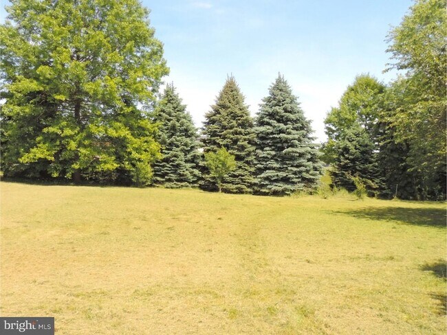 Building Photo - 27 Stuyvesant Dr