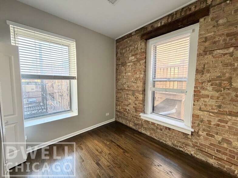 Building Photo - 3433 N Elaine Pl