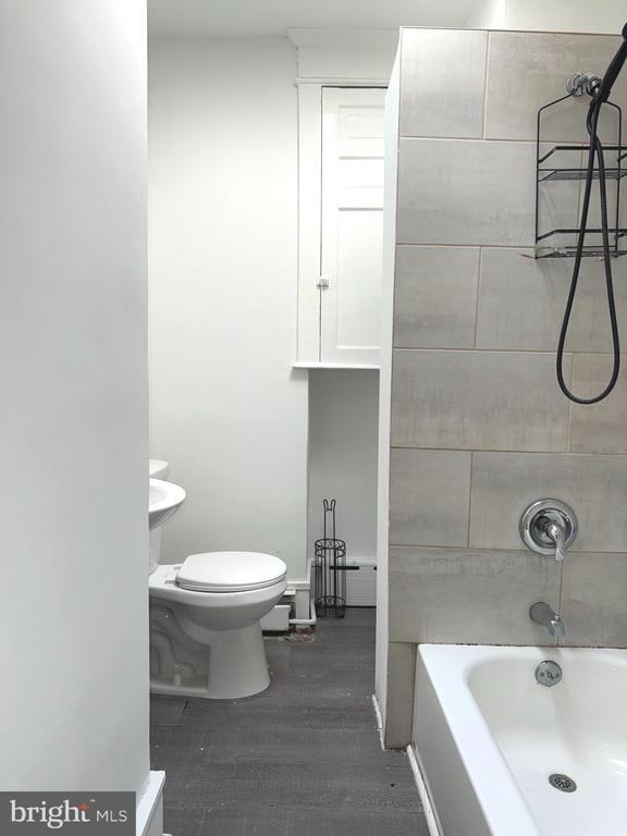 Building Photo - 5756 Hunter St