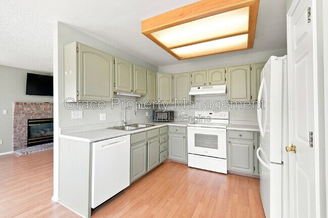 Building Photo - 4425 E 128th Pl
