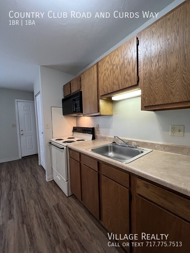 Building Photo - 631 Country Club Rd