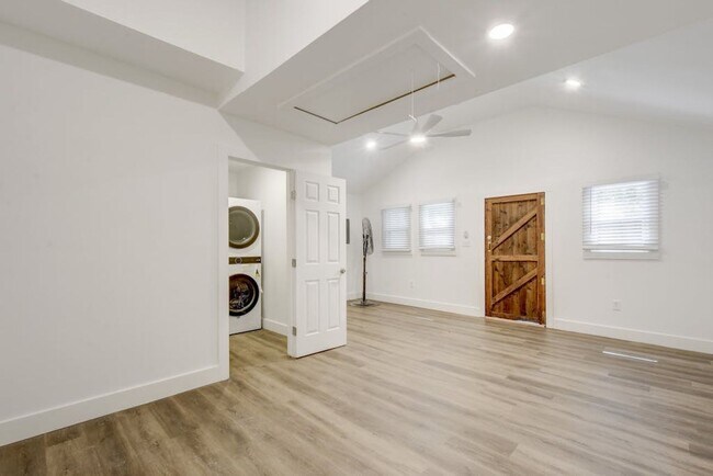Building Photo - 403 E 32nd St