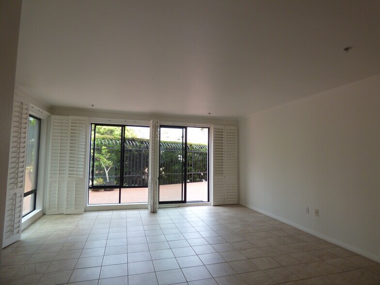 Living room - 8263 Camino del Oro