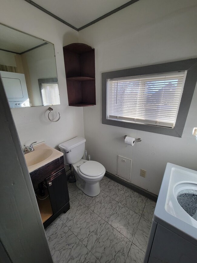 Building Photo - 1 bed/1 bath in Adin CA