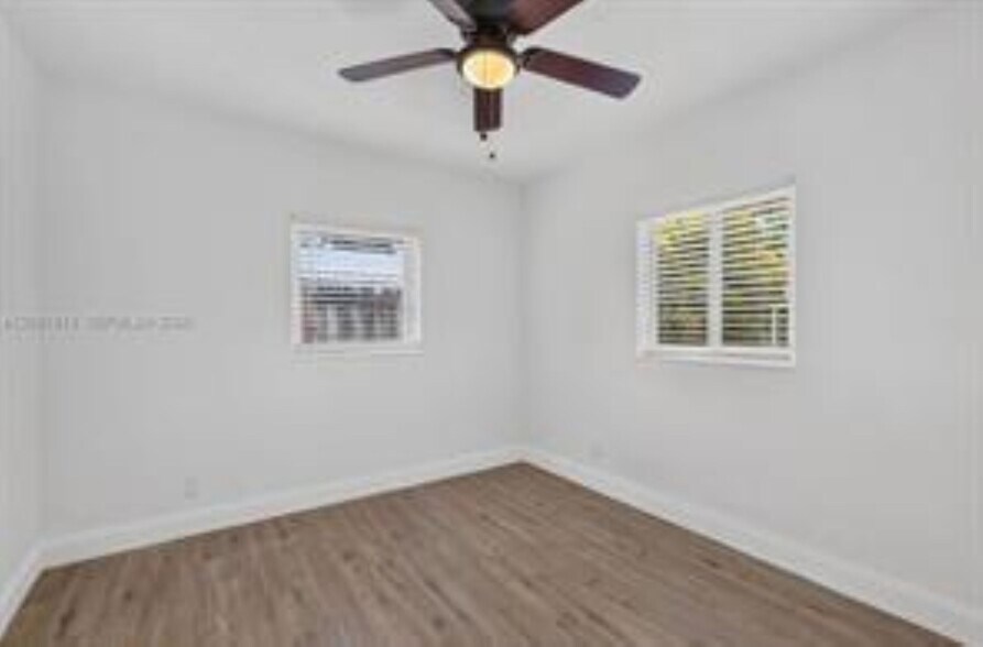 Building Photo - 540 NE 61st St