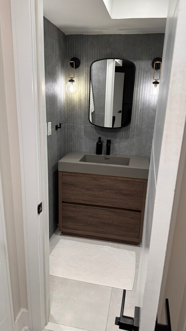 Building Photo - 2030 S Ocean Dr