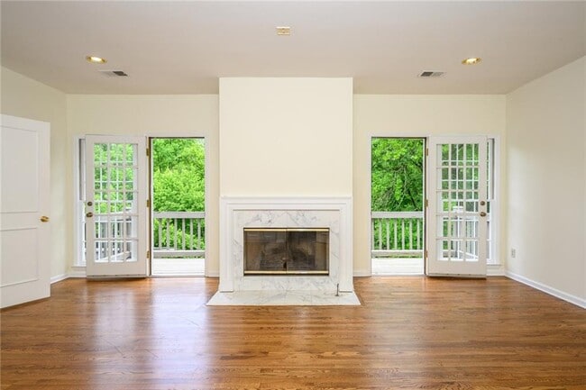 Building Photo - 1034 St James Crossing