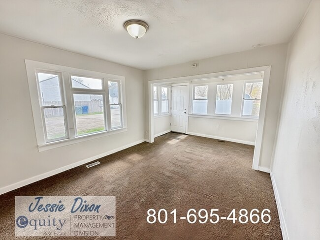 Building Photo - 940 Kiesel Ave