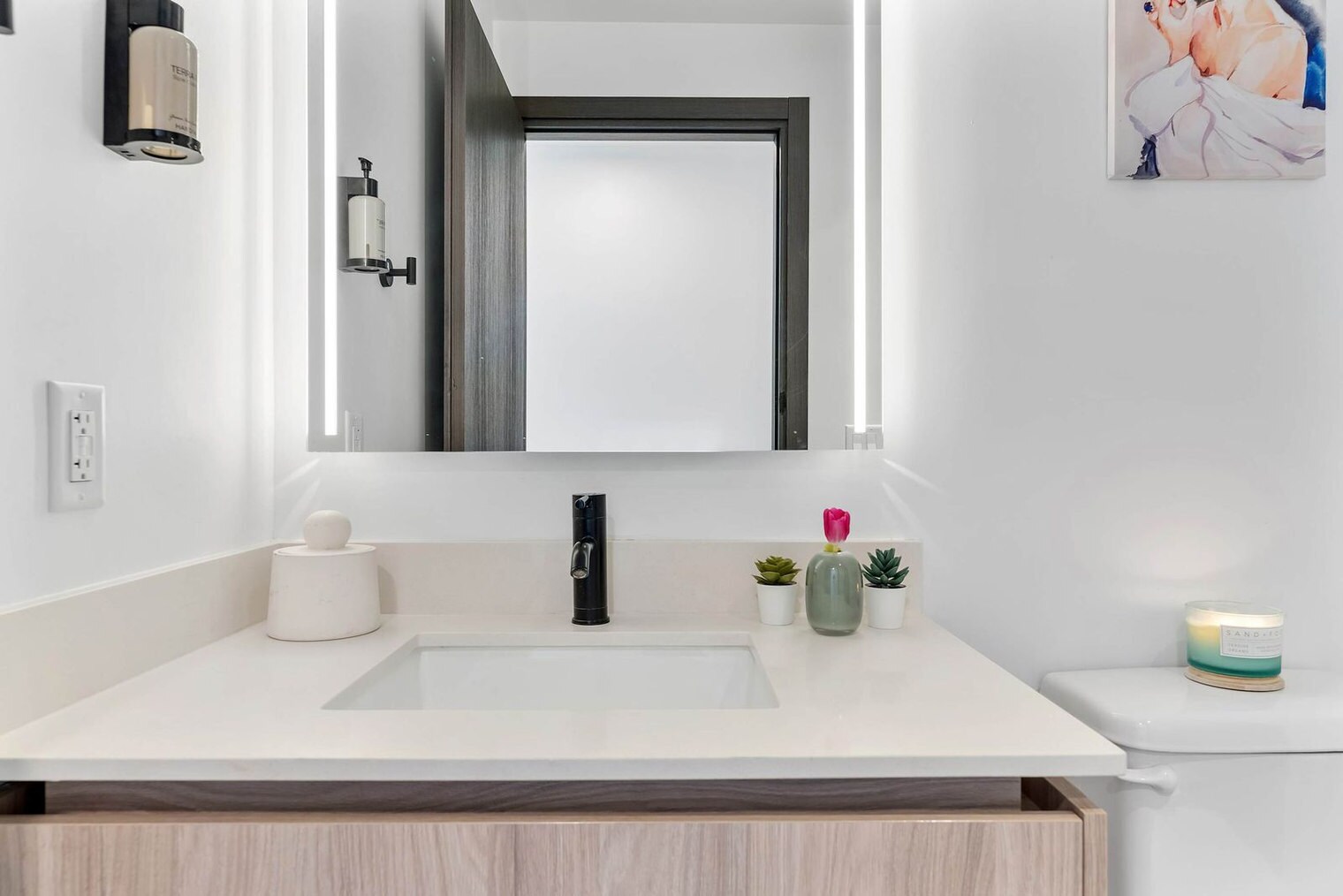 Building Photo - 398 NE 5th St