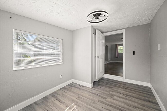 Building Photo - 605 S Disston Ave