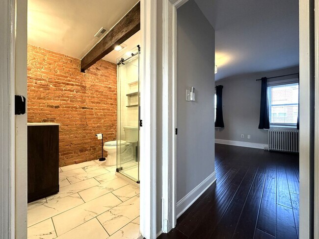 Building Photo - Stunning 4-Bedroom Townhome in the Heart of Fishtown! Available NOW!
