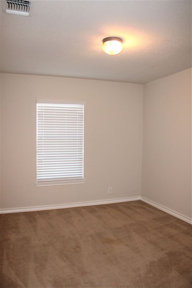 Building Photo - MEADOW OAKS