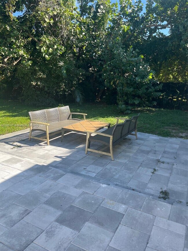 Building Photo - 3220 Poinsettia Ave