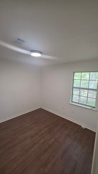 Building Photo - 288 Planters Grv