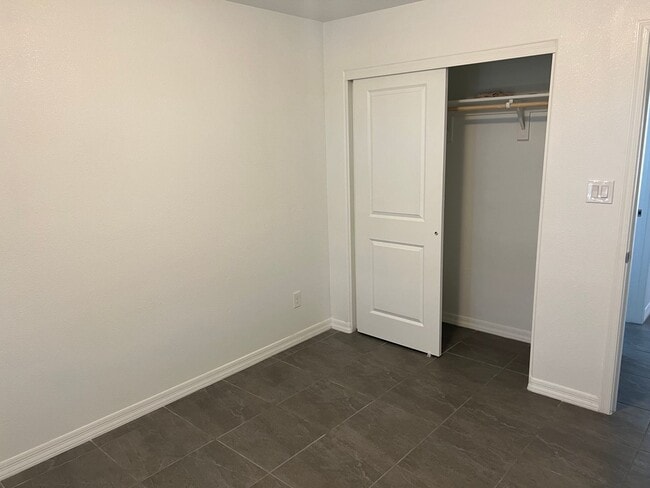 Building Photo - Large Corner Lot home with 3 full size bed...