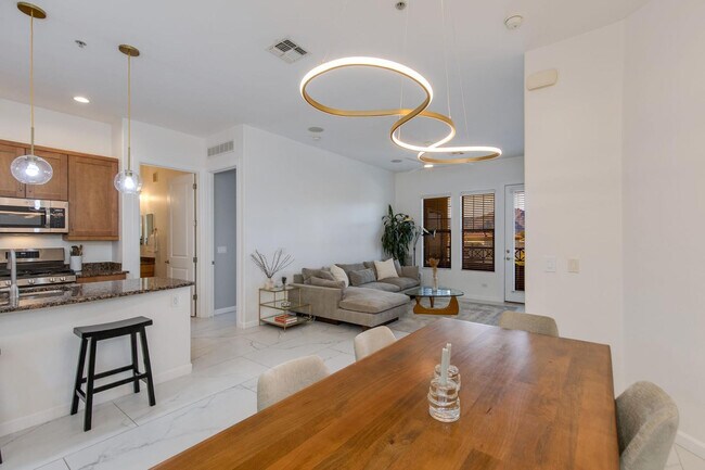 Building Photo - 7291 N Scottsdale Rd