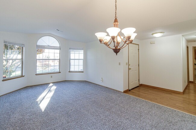 Building Photo - Ask About Our $500 Off Move In Special - N...