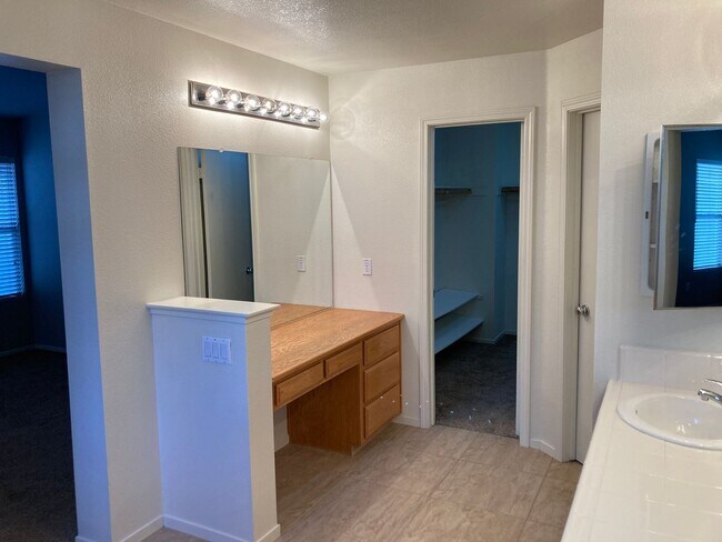 Building Photo - East Roseville Perfect