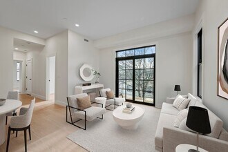 Building Photo - 224 W 9th St