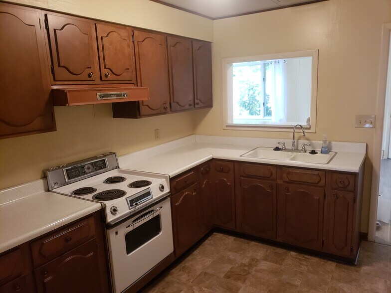 Kitchen - 105 Olive St