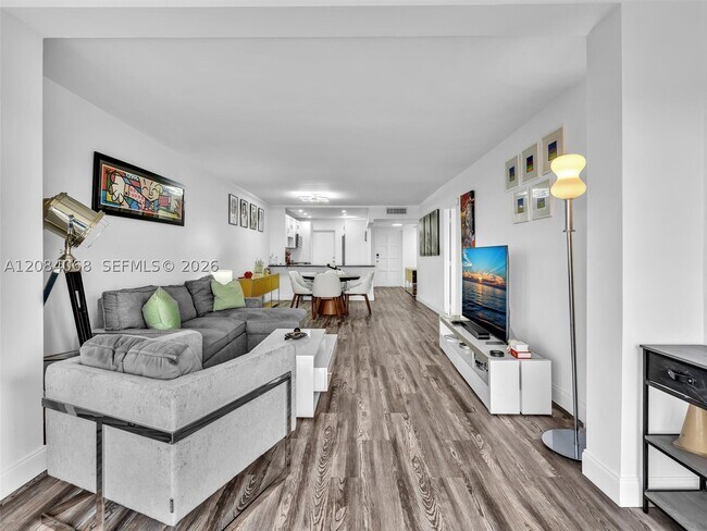 Building Photo - 2661 S Course Dr