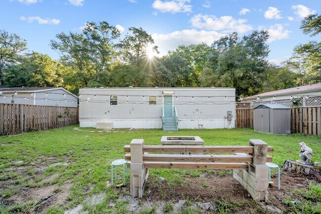 Building Photo - 2585 Fairway Dr SW