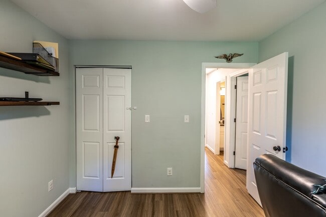 Building Photo - 1289 Clifden Green