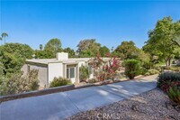 Building Photo - 1184 Lyndhurst Dr