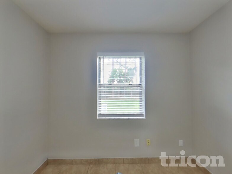Building Photo - 944 Shorecrest Ave