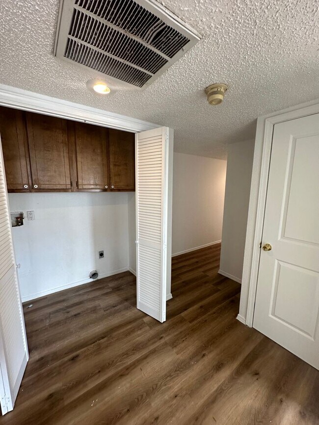 Building Photo - 313 Innsdale Terrace
