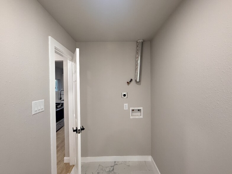 Building Photo - 1519 McKee St