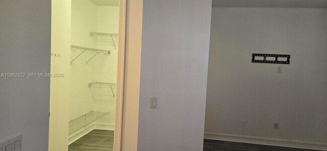 Building Photo - 106 Riverwalk Cir E