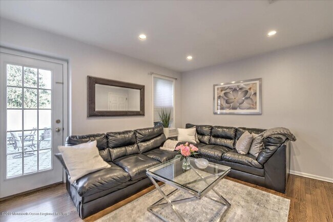 Building Photo - 24 Mt Dr