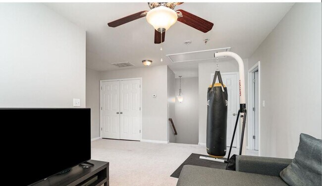 Building Photo - 3367 Streamside Dr