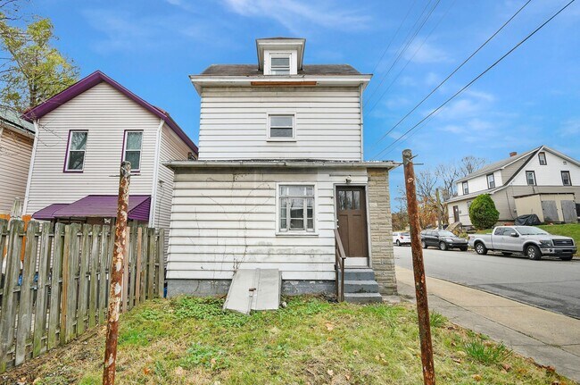 Building Photo - 1243 Evans St