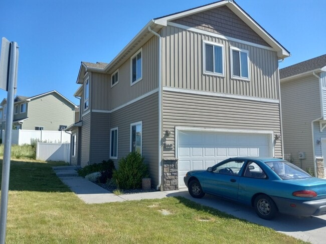 Building Photo - Stylish Comfort in the Heart of Pullman