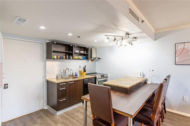 Building Photo - 701 S Madison Ave