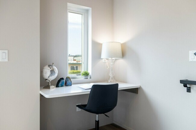 Building Photo - 910 21st St