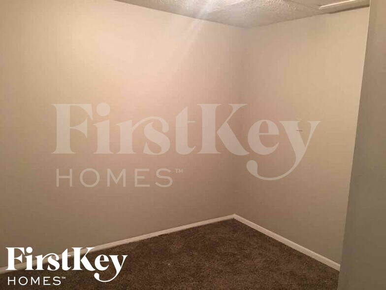 Building Photo - 5749 Jardin Pl