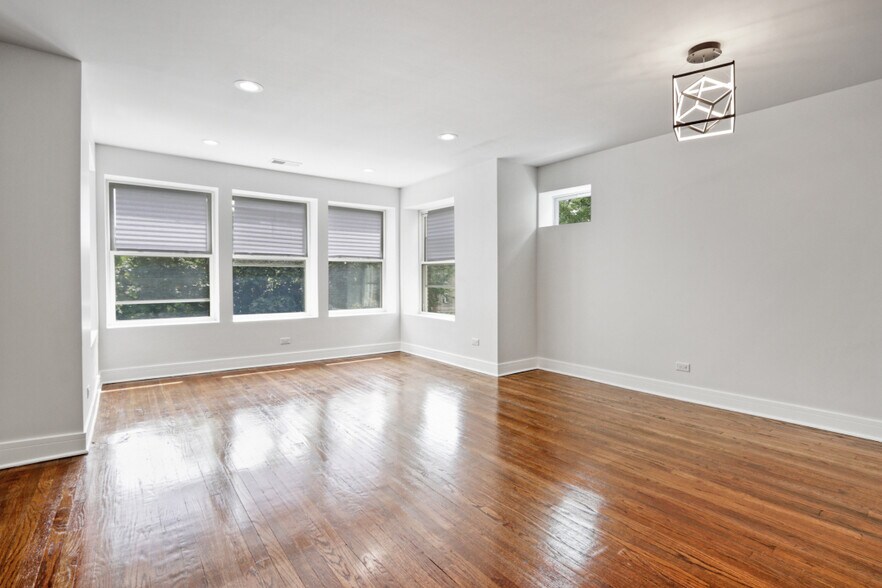 Building Photo - 7214 S King Dr