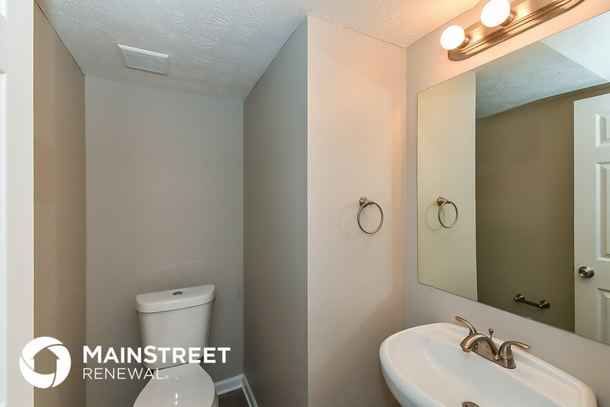 Building Photo - 5000 Cardinal Ct