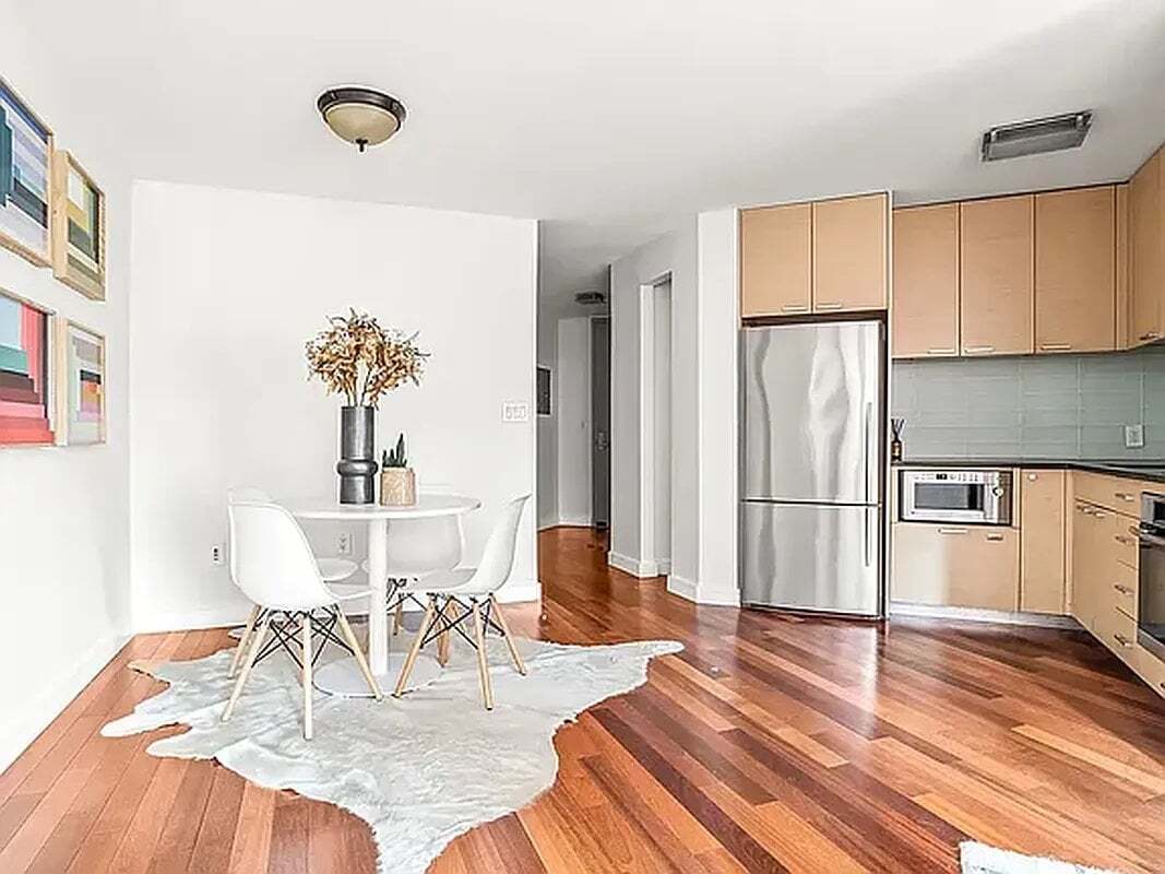 Building Photo - 206 E 95th St