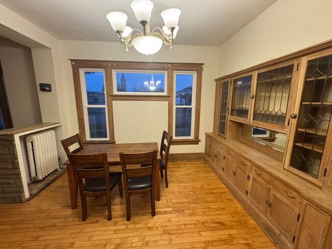 Building Photo - 303 Doty St