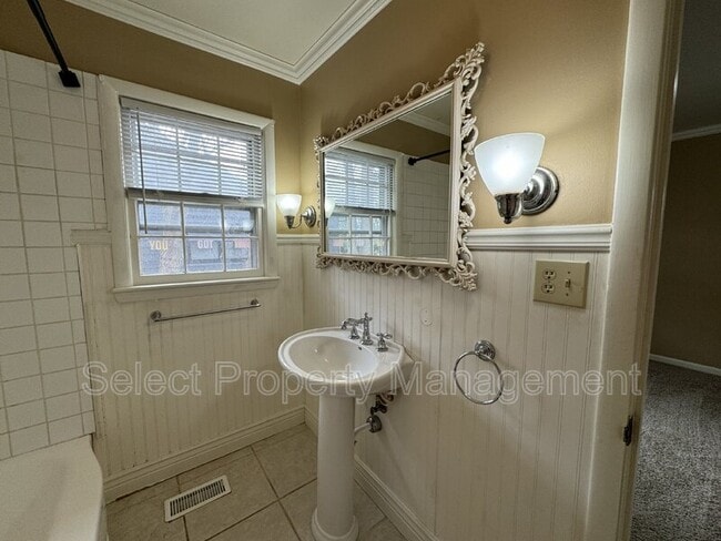 Building Photo - 5437 Covington Rd