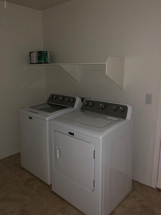 Building Photo - 22821 W Cantilever St