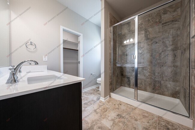 Building Photo - 1242 Lakeway Crossing Dr