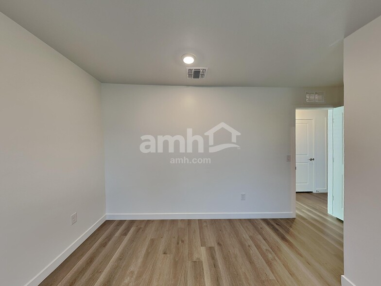 Building Photo - 18489 W El Cortez Pl