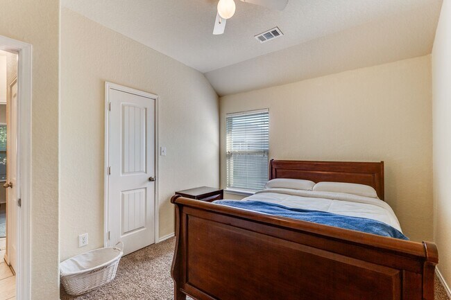 Building Photo - 3-BEDROOM, SINGLE STORY HOME IN CANDLEWOOD...